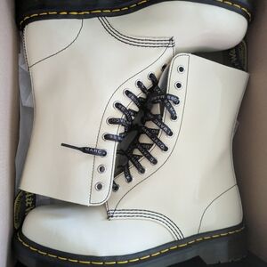 Dr. Martens X Marc Jacobs Redux Grunge Collection Vanilla 1490 Limited Edition